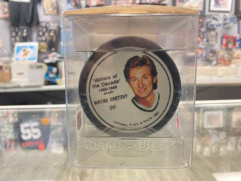 WAYNE GRETZKY 1990 FOTOBALL ATHLETE OF THE DECADE 1980-1989 OFFICIAL KINGS PUCK